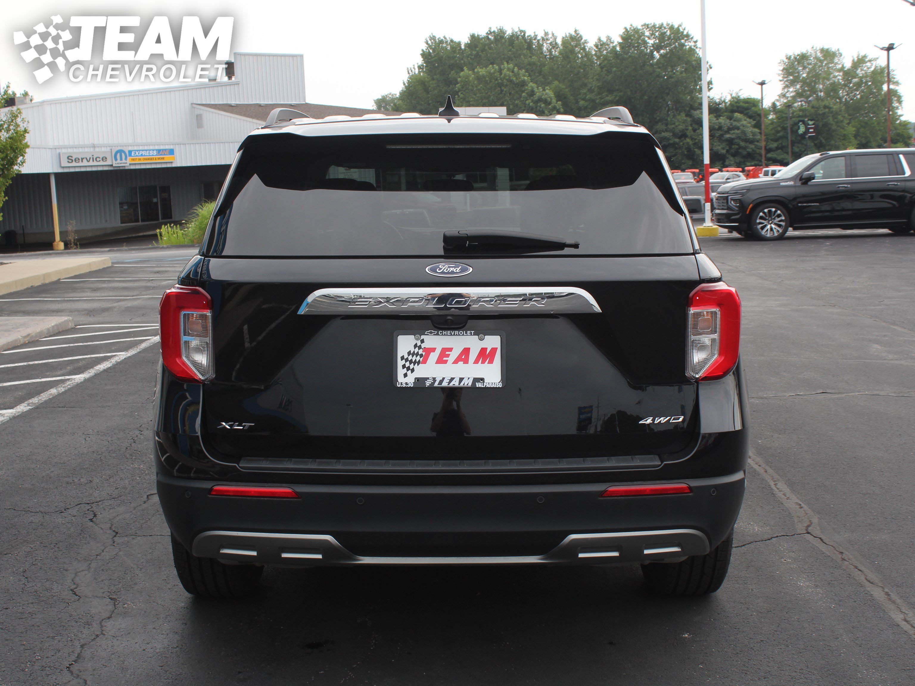 Used 2024 Ford Explorer XLT w/ Equipment Group 202A AWD/4WD image 5