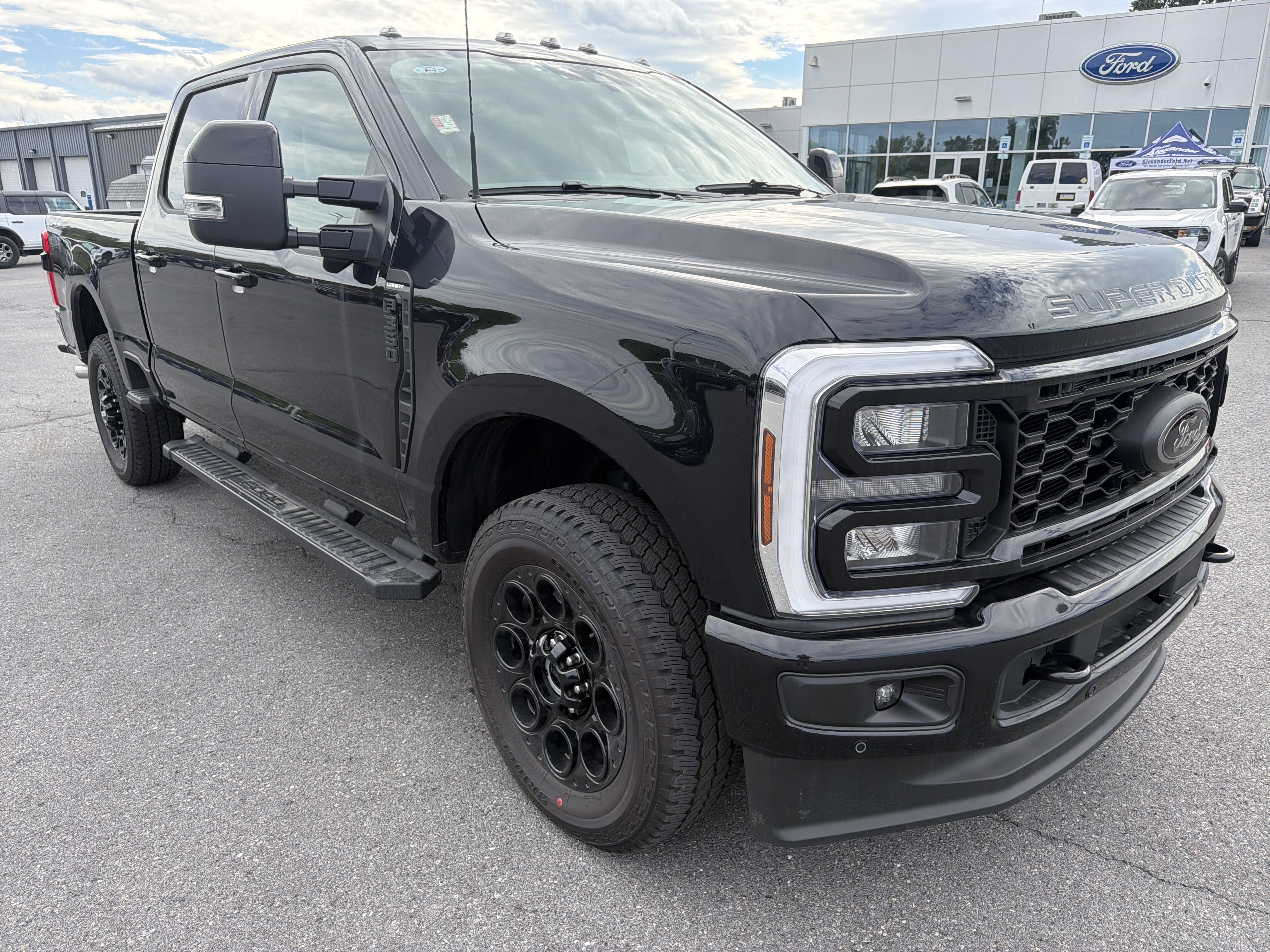 New 2026 Ford F350 Lariat w/ Black Appearance Package