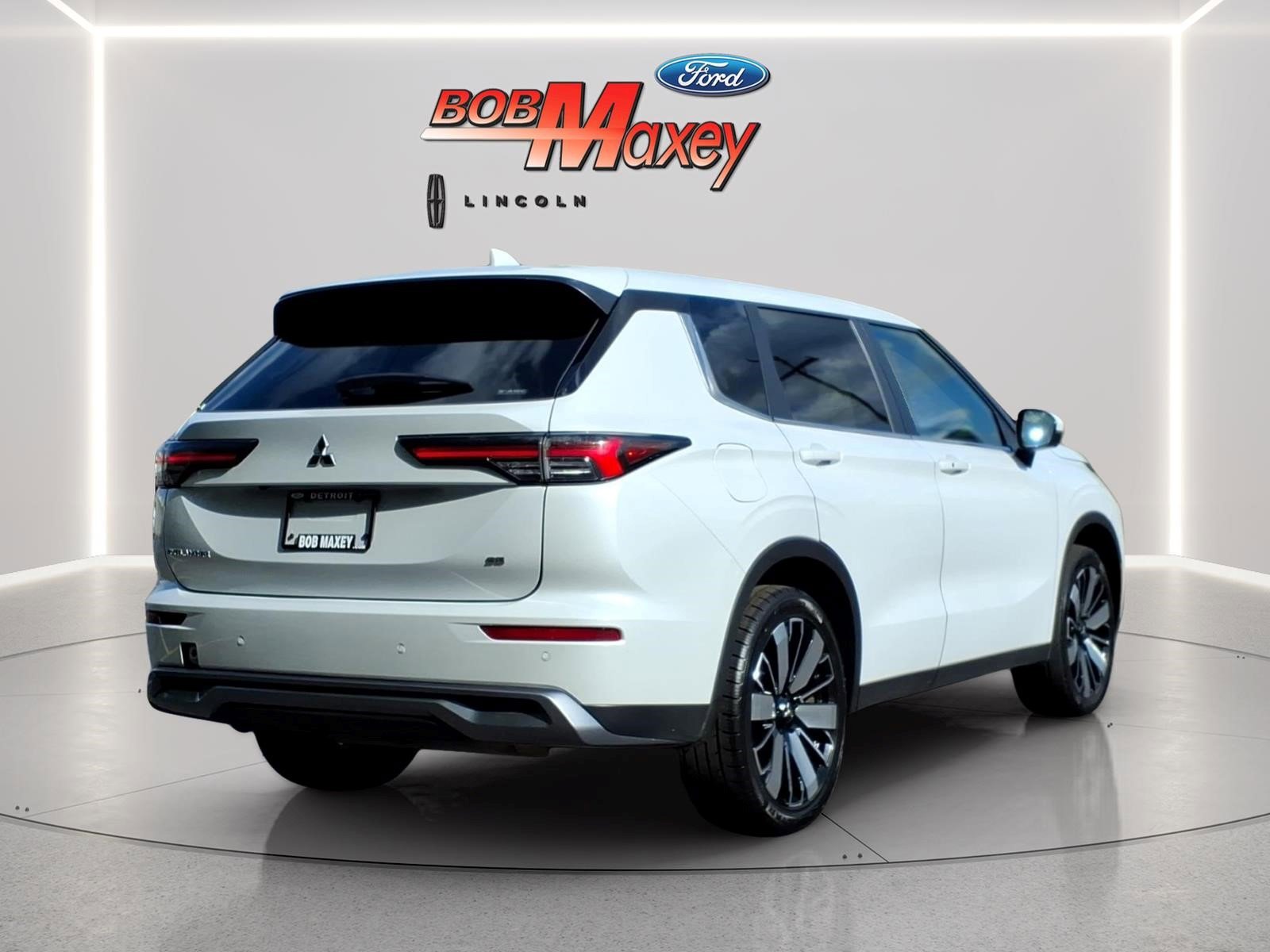 Used 2025 Mitsubishi Outlander SE AWD/4WD image 4