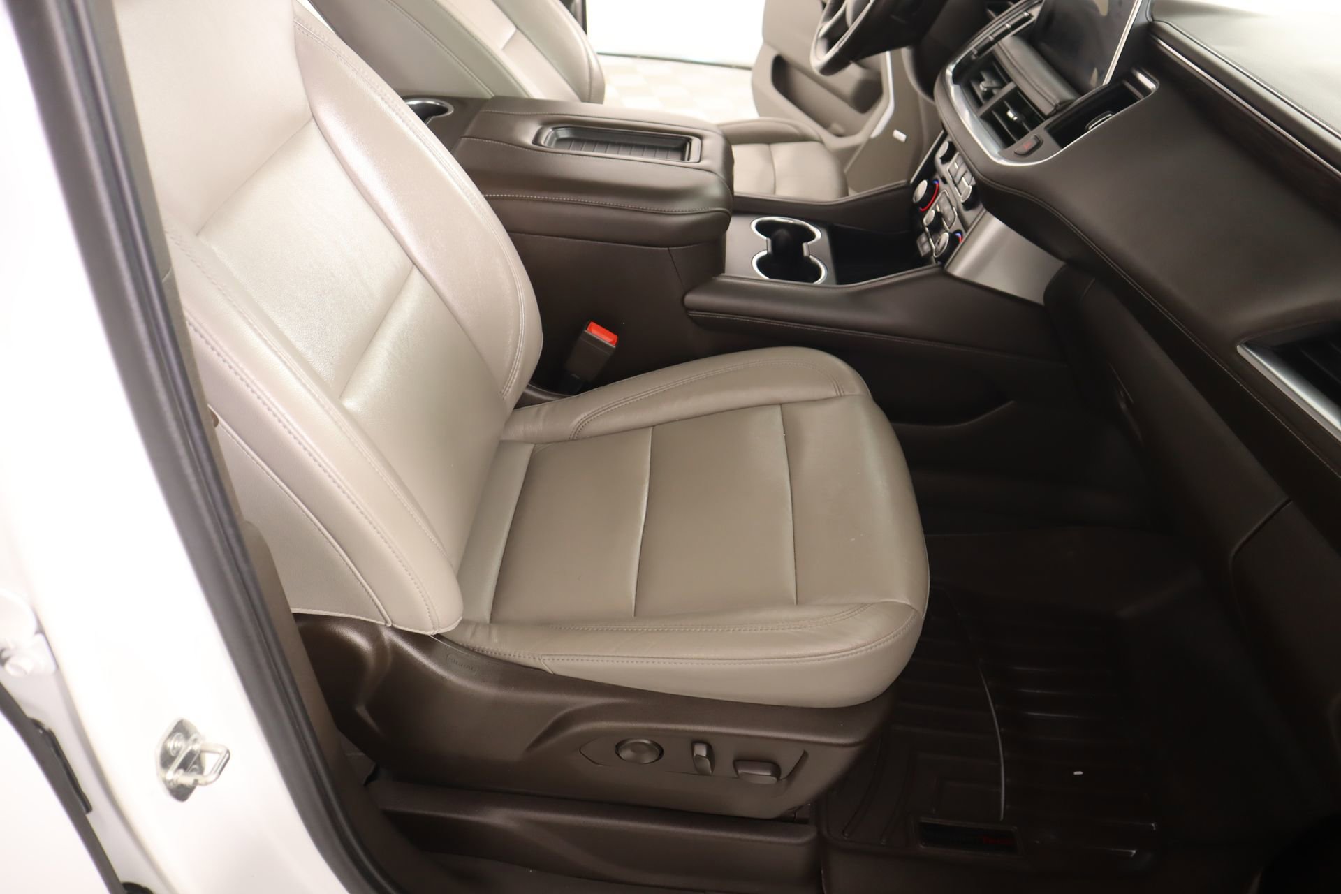 Used 2021 Chevrolet Tahoe Z71 w/ Z71 Signature Package AWD/4WD image 14