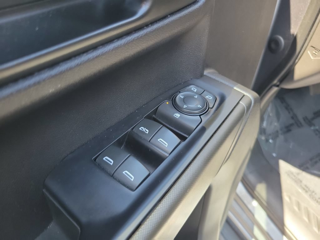 Used 2020 Chevrolet Silverado 1500 Custom w/ Custom Value Package RWD image 16