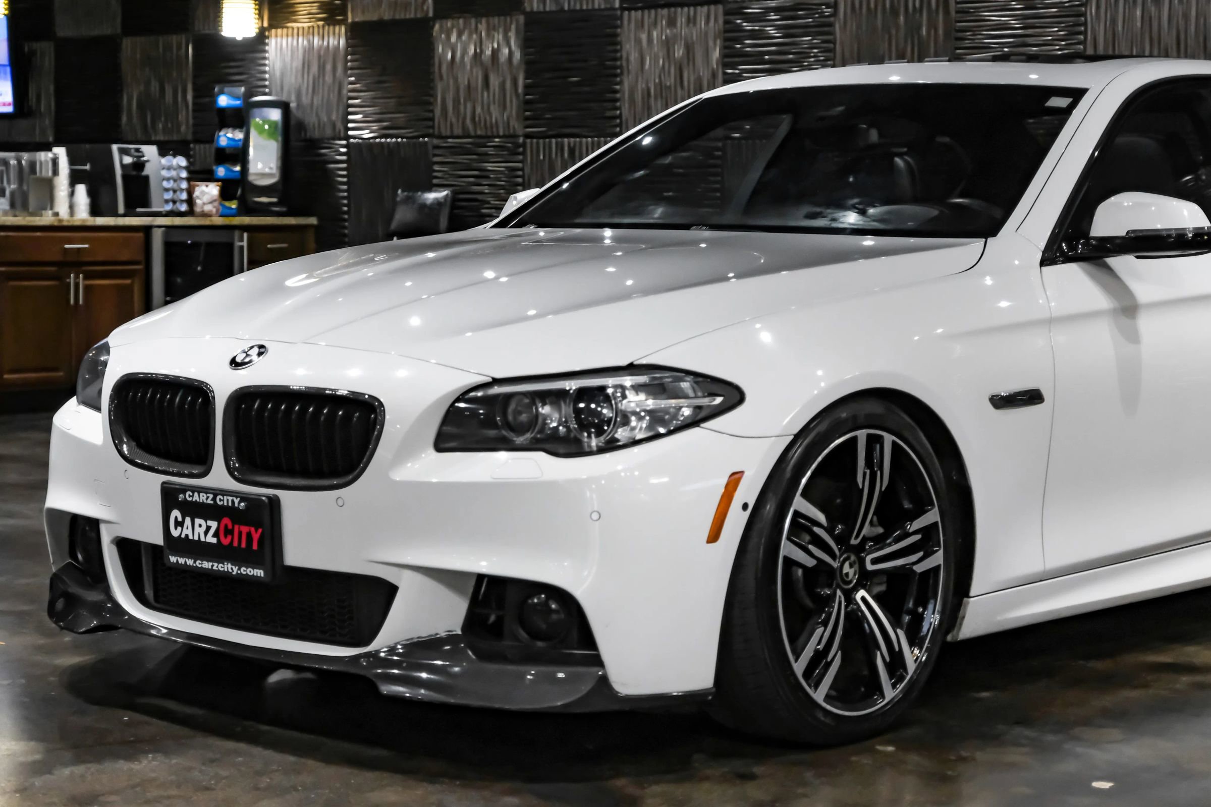 Used 2016 BMW 550i xDrive Sedan AWD/4WD image 8