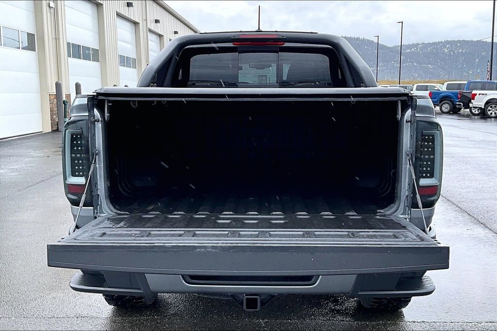 Used 2022 Chevrolet Colorado LT w/ Redline Special Edition AWD/4WD image 18