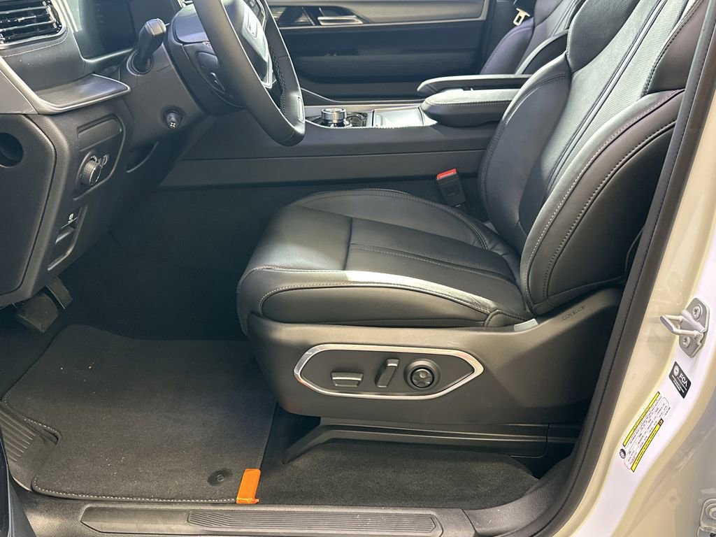 New 2026 Jeep Grand Wagoneer L Limited AWD/4WD image 6