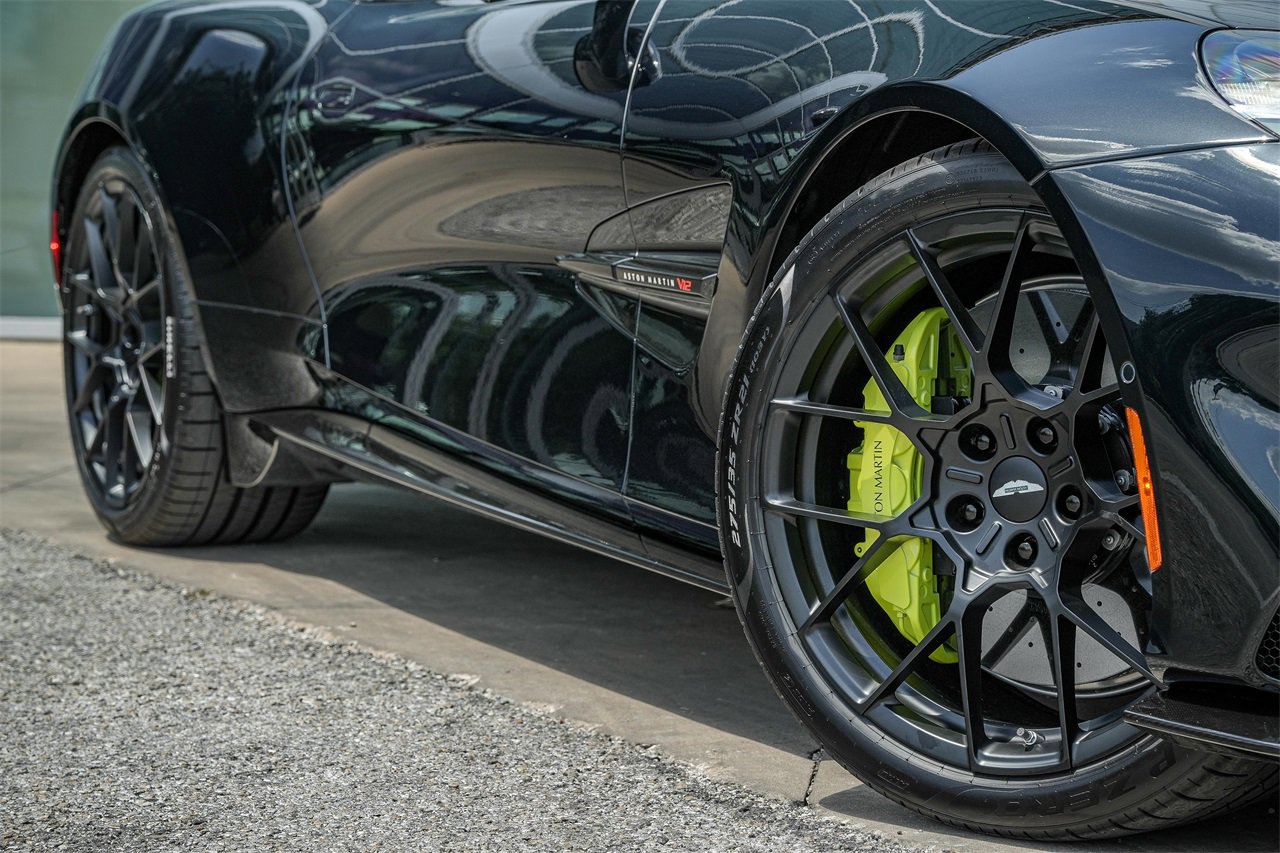 New 2025 Aston Martin Vanquish Coupe image 4