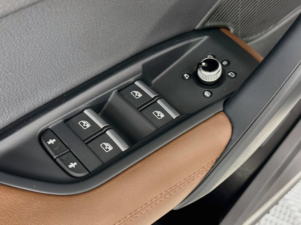 Used 2020 Audi Q5 Prestige w/ Prestige Package AWD/4WD image 18