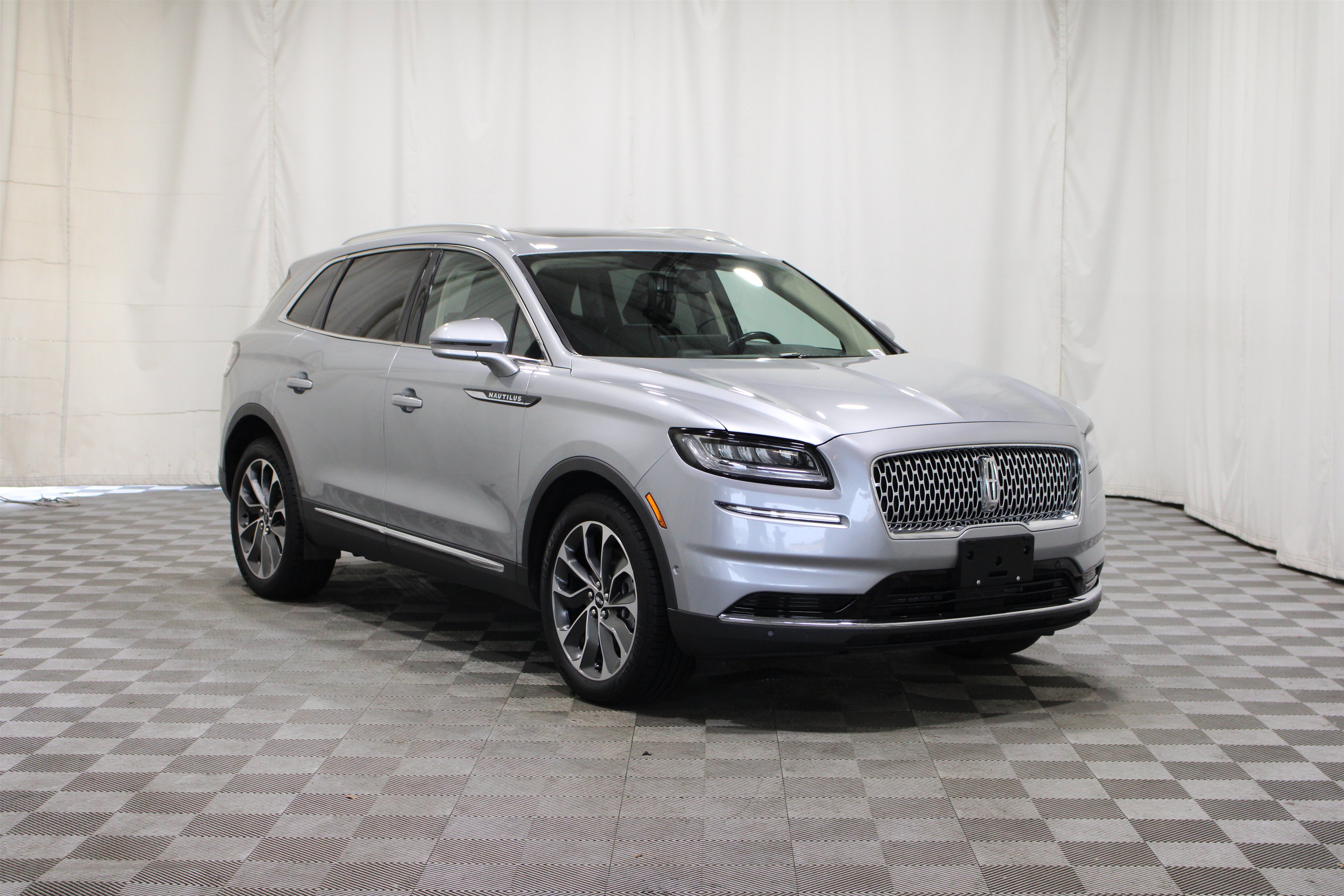 Used 2023 Lincoln Nautilus Reserve w/ Equipment Group 201A AWD/4WD image 1