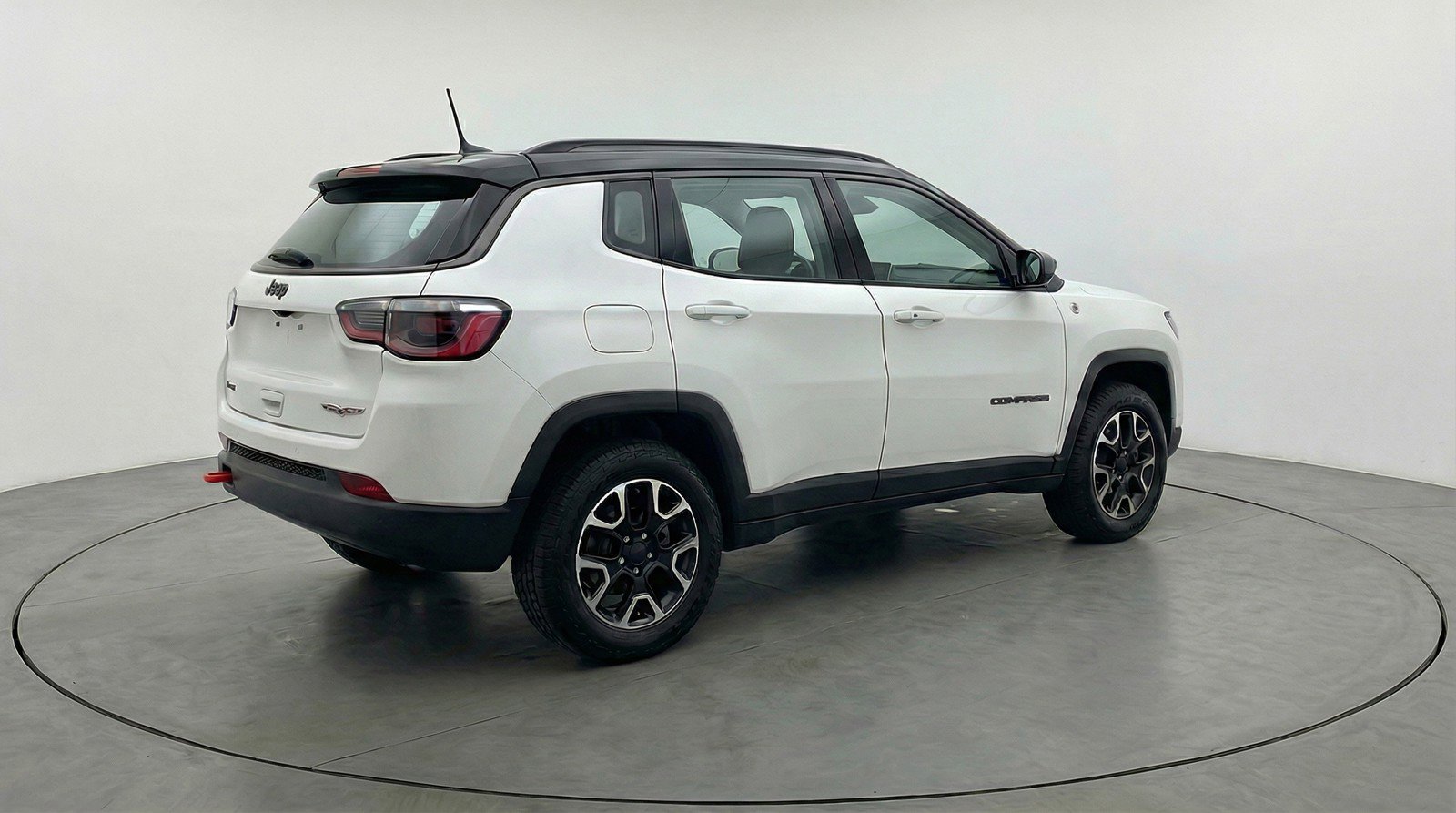 Used 2025 Jeep Compass Trailhawk AWD/4WD image 9