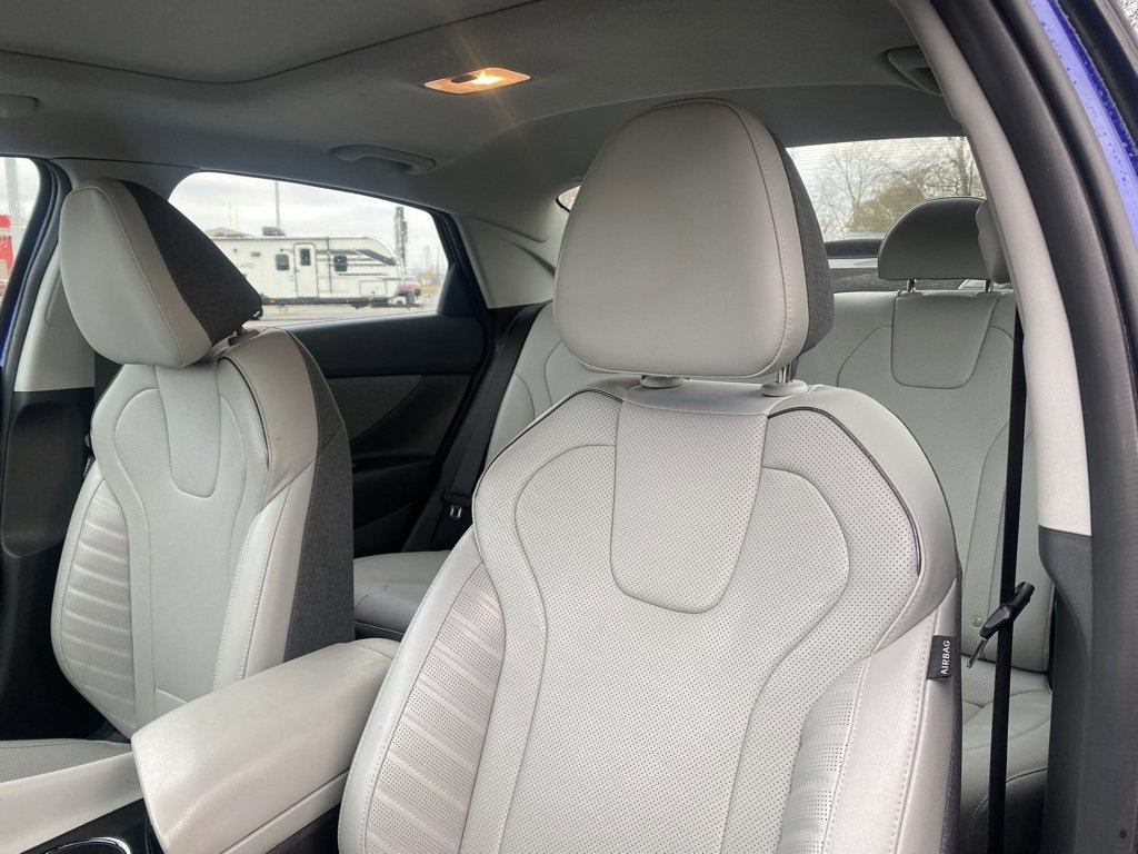 Used 2022 Hyundai Elantra Limited image 11