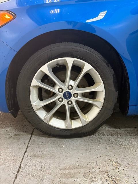 Used 2019 Ford Fusion SE FWD image 12