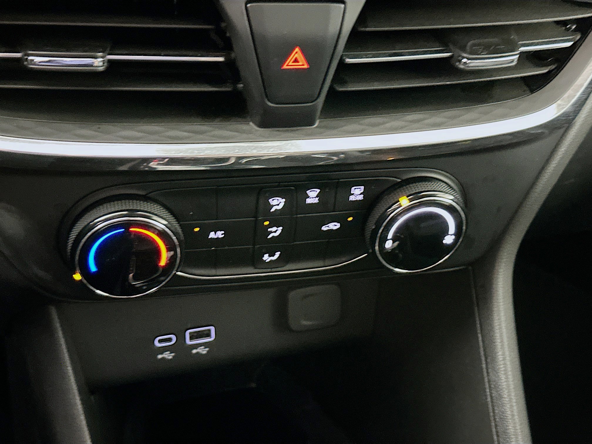 Used 2025 Buick Encore GX Preferred AWD/4WD image 23