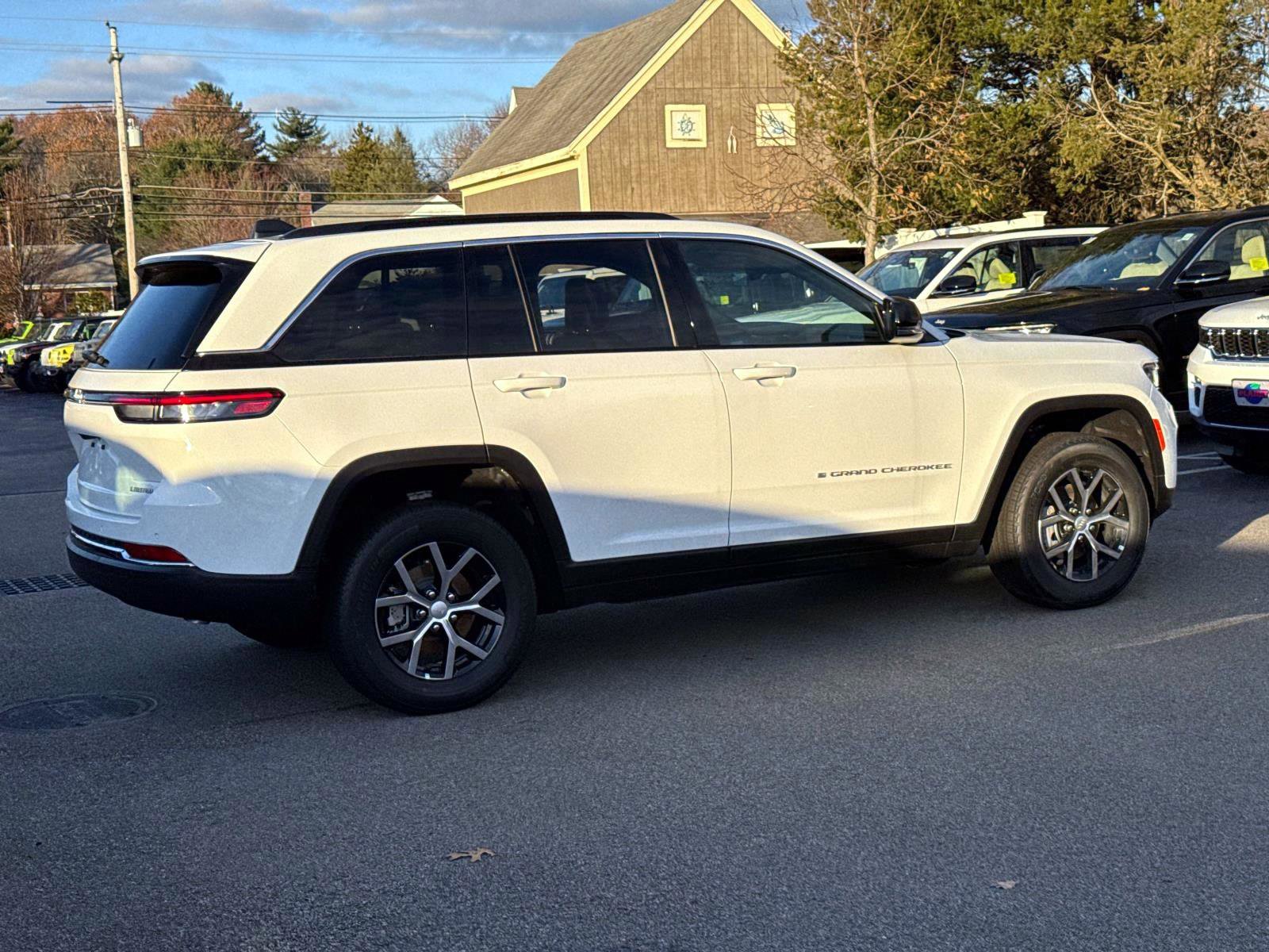 New 2025 Jeep Grand Cherokee Limited image 2
