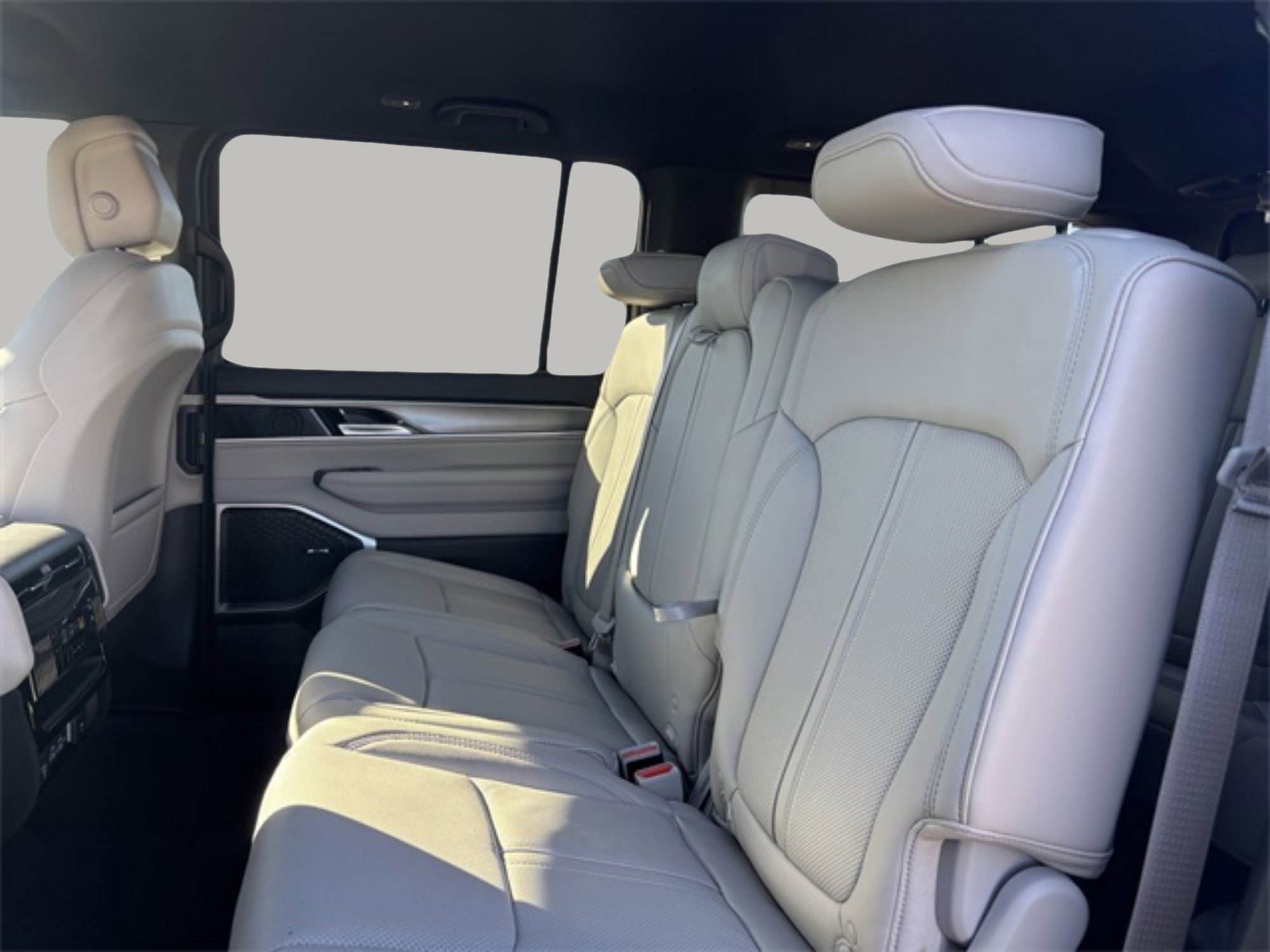 New 2025 Jeep Wagoneer L 2WD image 23