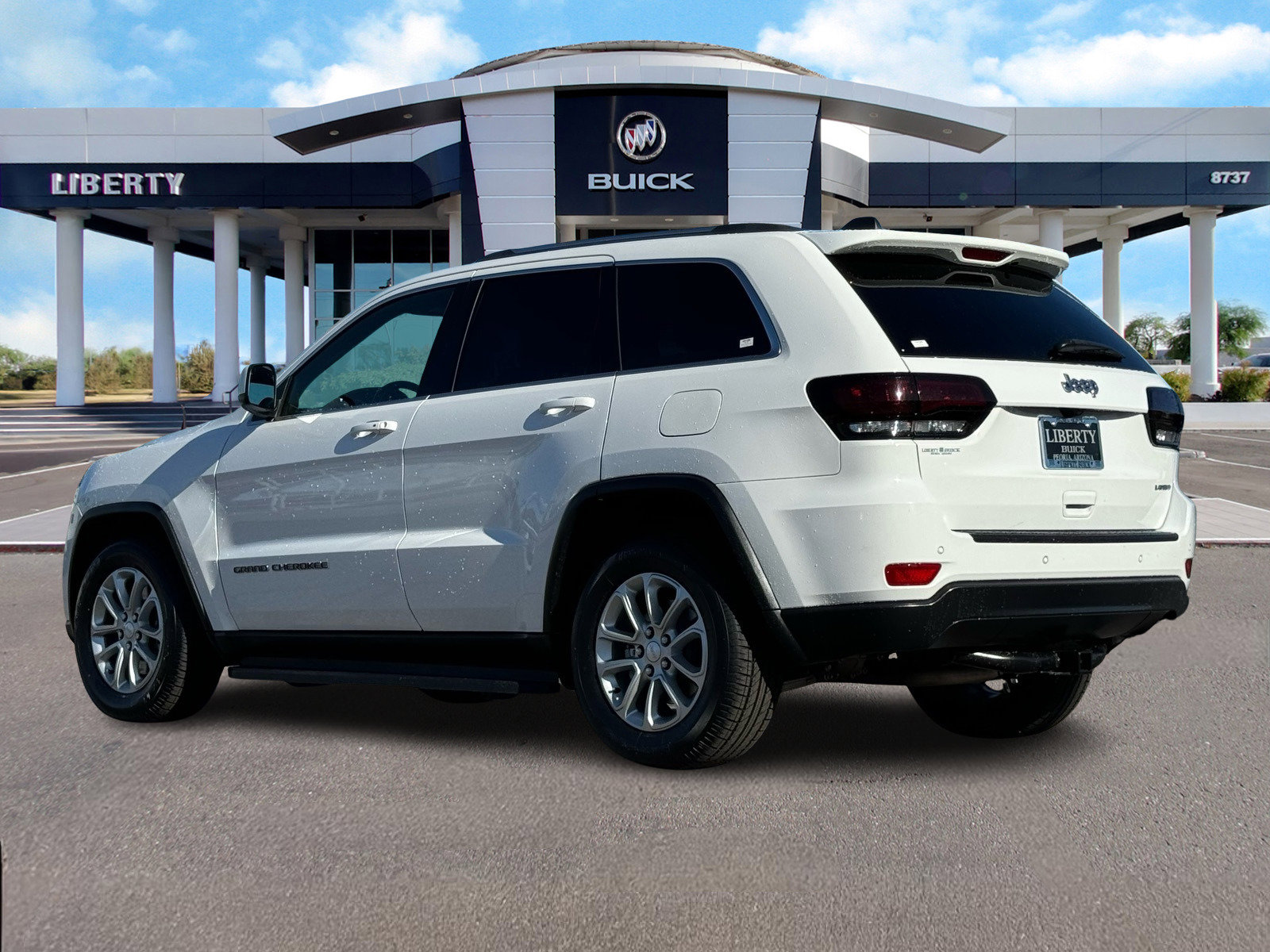 Used 2021 Jeep Grand Cherokee Laredo image 6