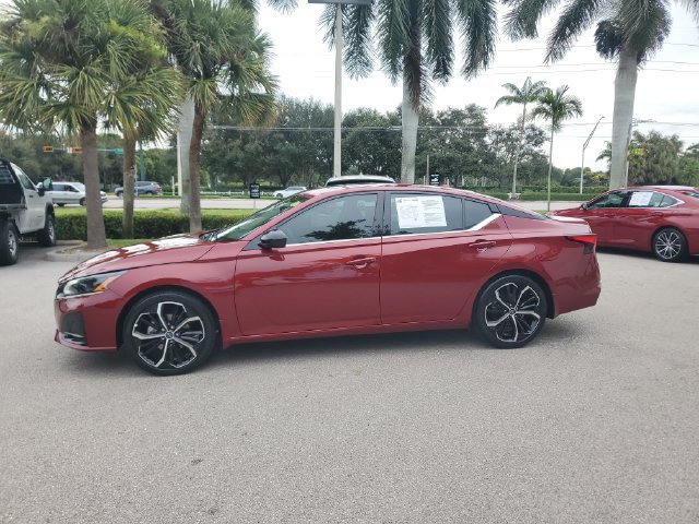 Used 2025 Nissan Altima 2.5 SR w/ SR Premium Package FWD image 2