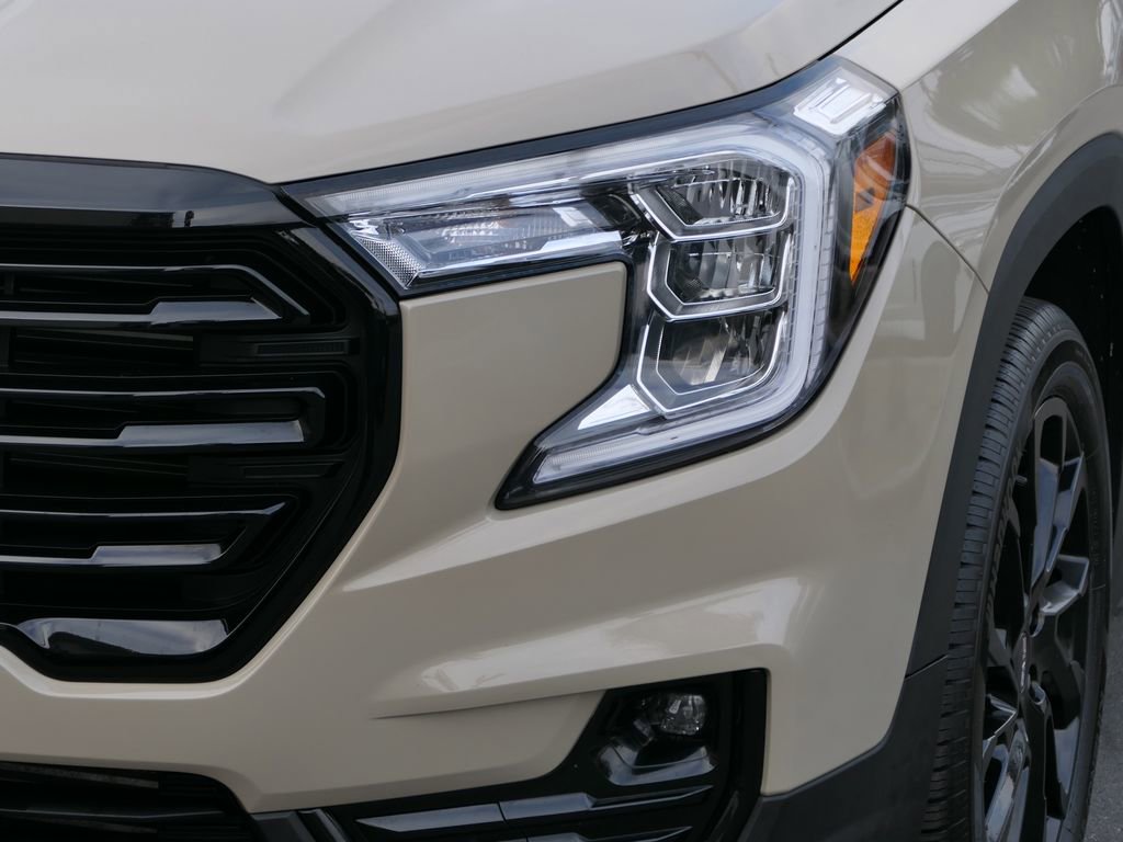 Used 2023 GMC Terrain SLT w/ Elevation Edition image 10