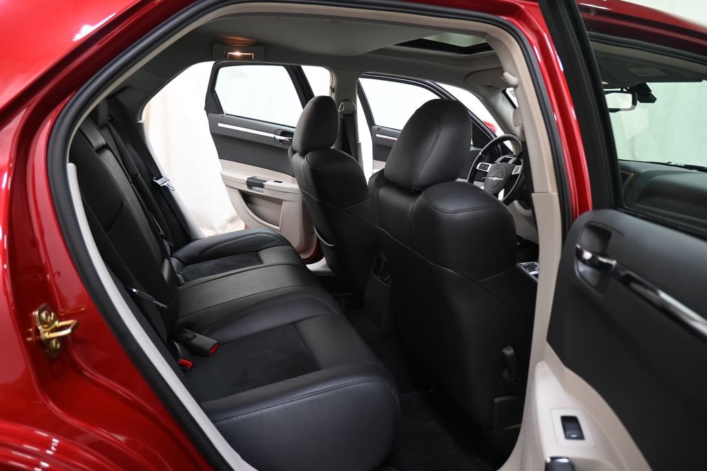 Used 2007 Chrysler 300 SRT8 RWD image 12