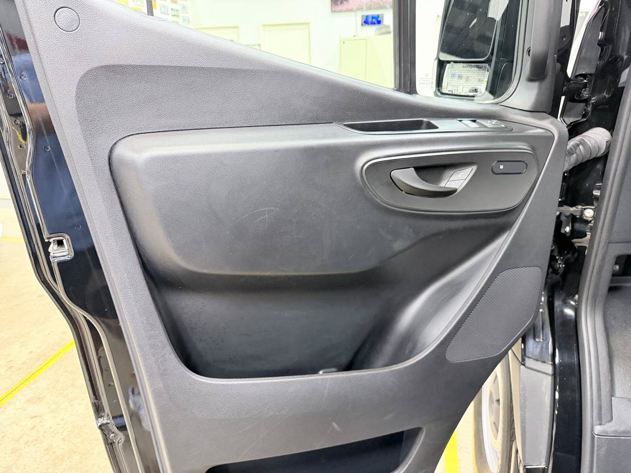 Used 2025 Mercedes-Benz Sprinter 2500 image 25