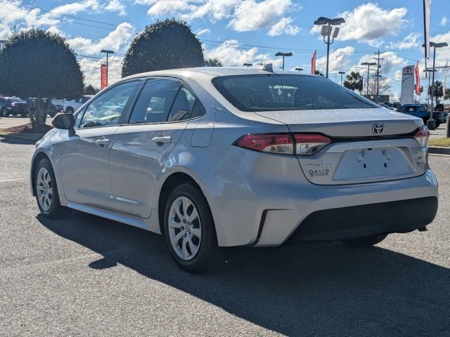 Used 2025 Toyota Corolla LE FWD image 5
