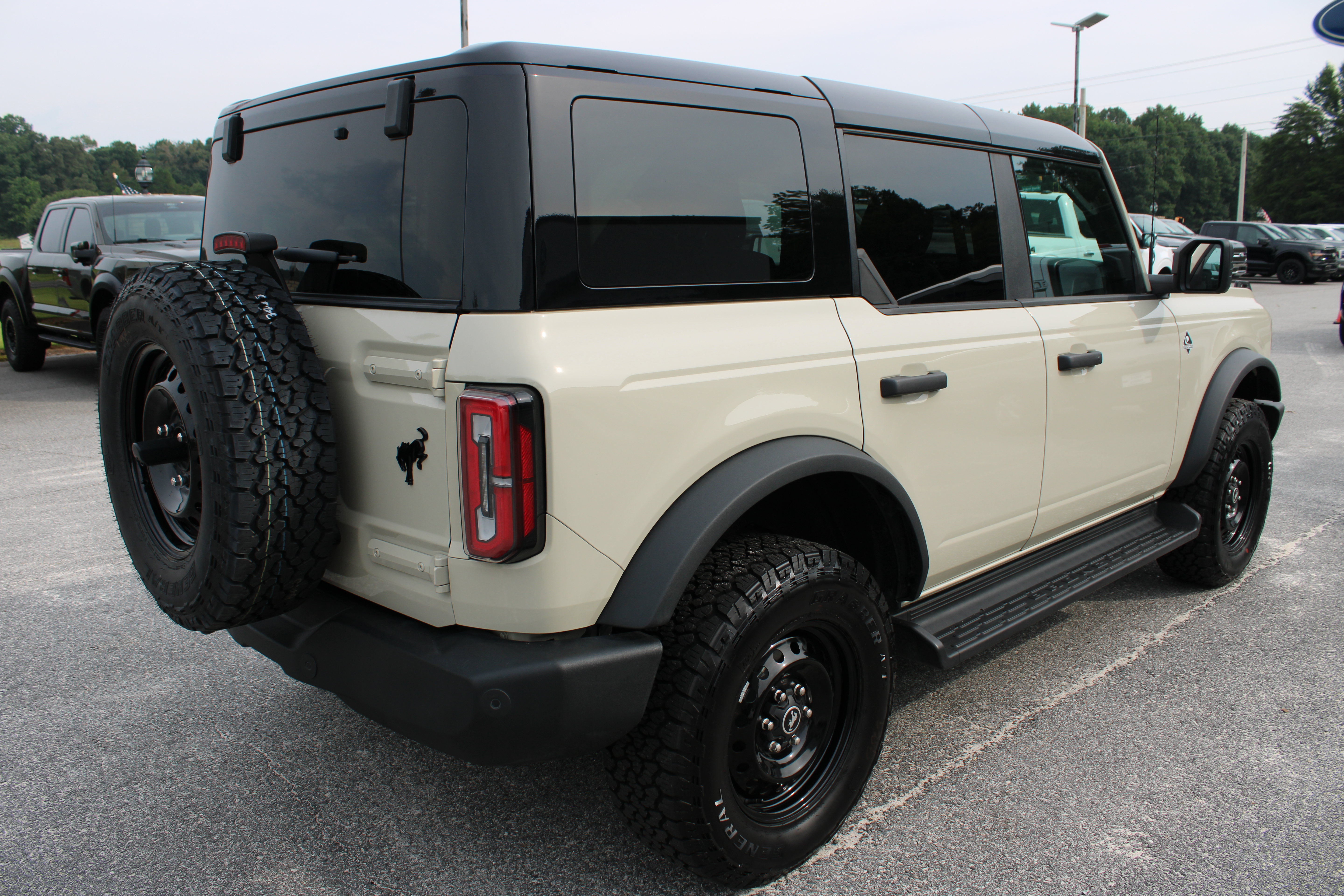 Used 2026 Ford Bronco Outer Banks AWD/4WD image 6