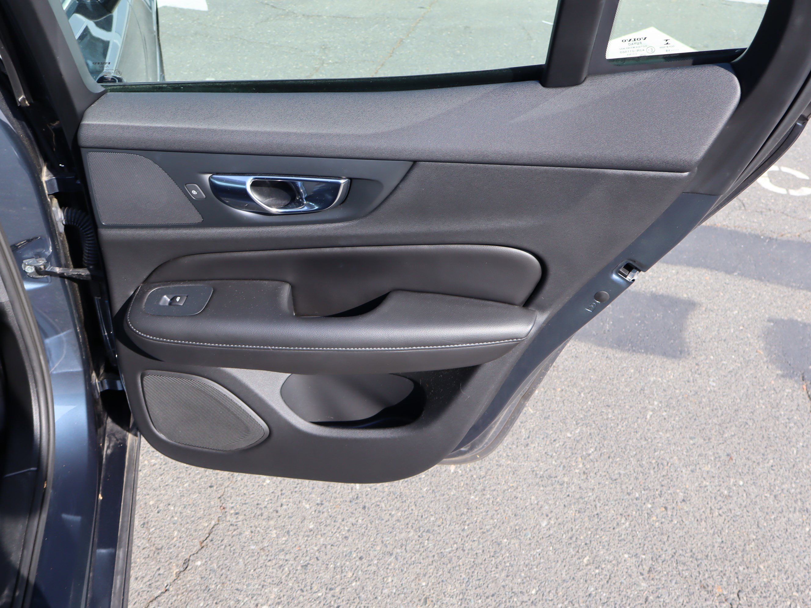 Used 2020 Volvo S60 T6 Momentum image 34