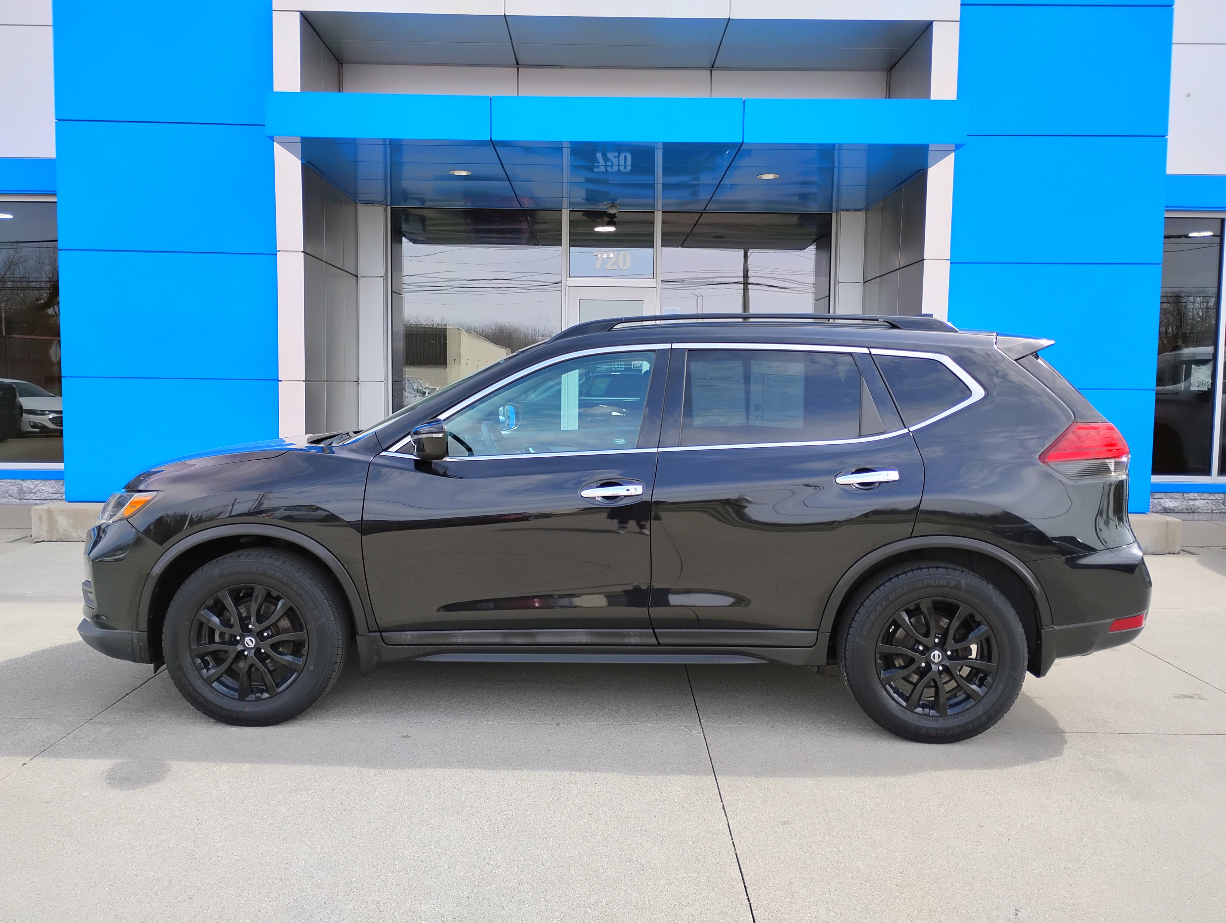 Used 2017 Nissan Rogue SV w/ Midnight Edition Package FWD image 30