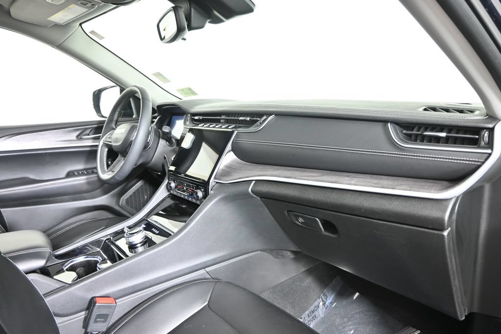 Used 2023 Jeep Grand Cherokee L Limited w/ Luxury Tech Group II AWD/4WD image 14