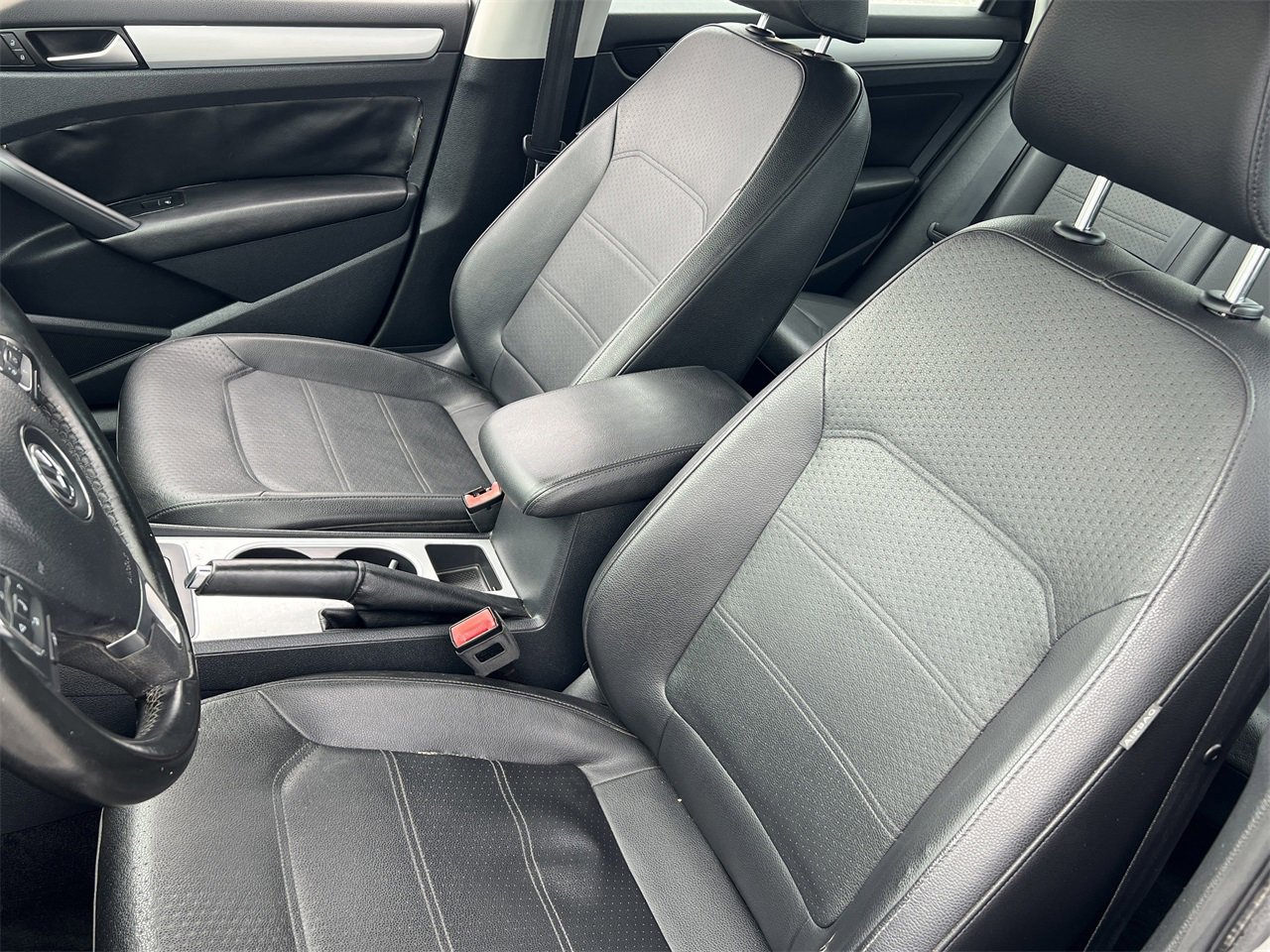 Used 2013 Volkswagen Passat 2.5 SE image 16
