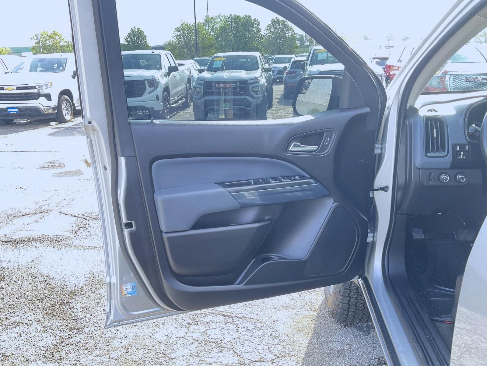 Used 2018 Chevrolet Colorado Z71 AWD/4WD image 9