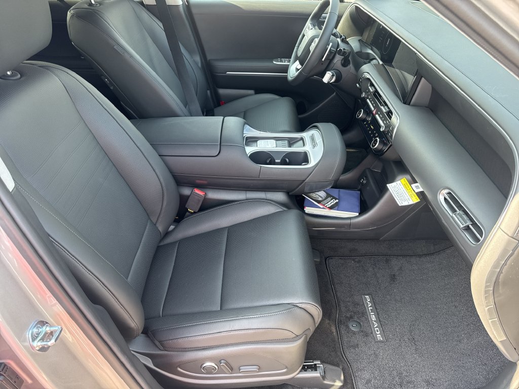 Used 2026 Hyundai Palisade Limited FWD image 13