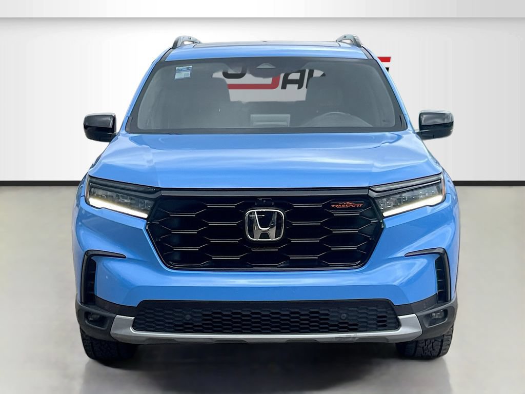 Used 2025 Honda Pilot TrailSport image 2