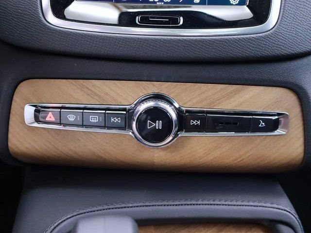 New 2025 Volvo XC90 T8 Plus w/ Protection Package Premier AWD/4WD image 24