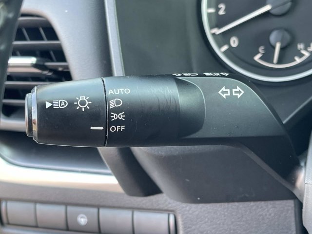 Used 2025 Nissan Rogue SV AWD/4WD image 38