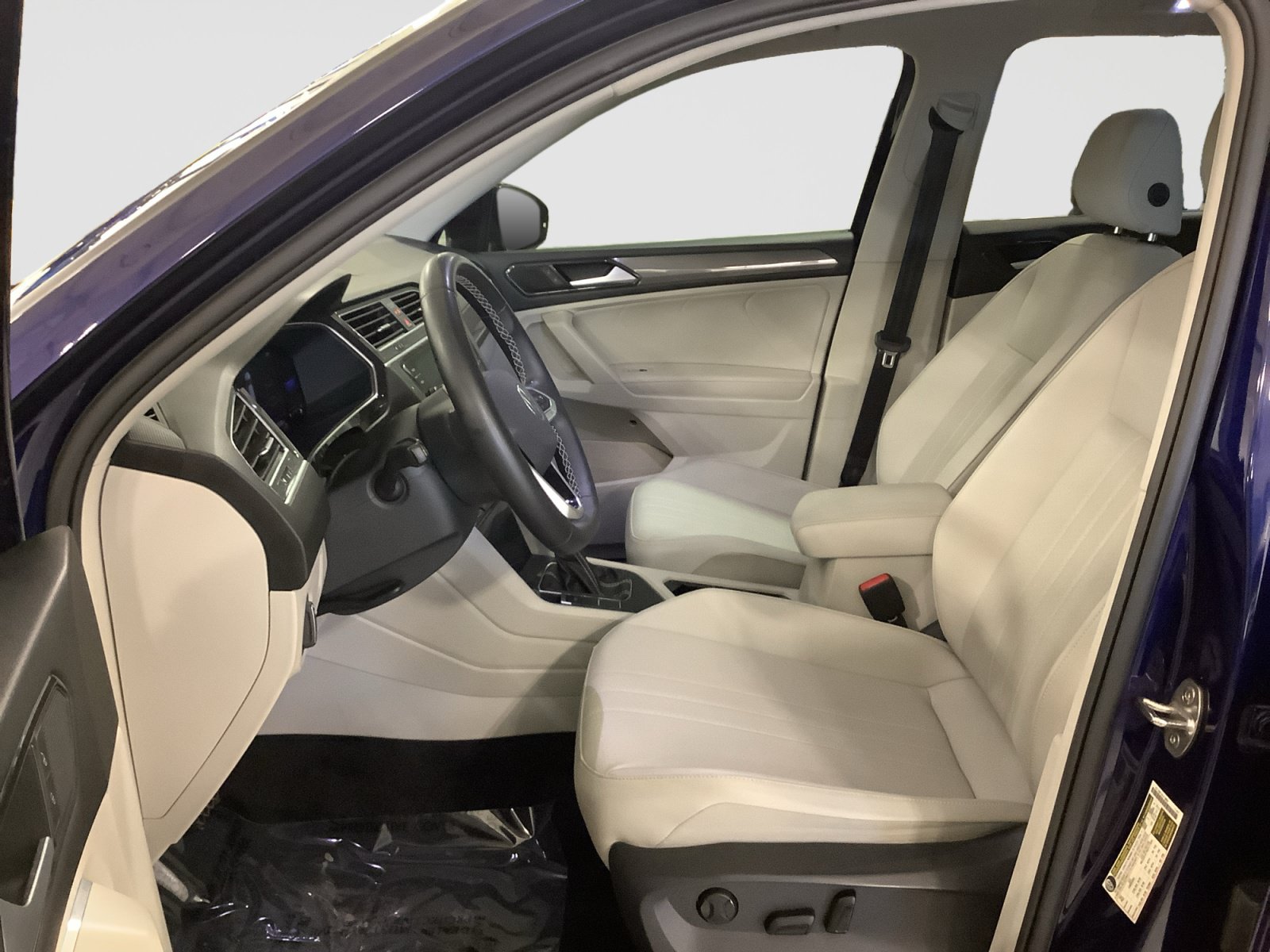 Used 2022 Volkswagen Tiguan SE FWD image 11
