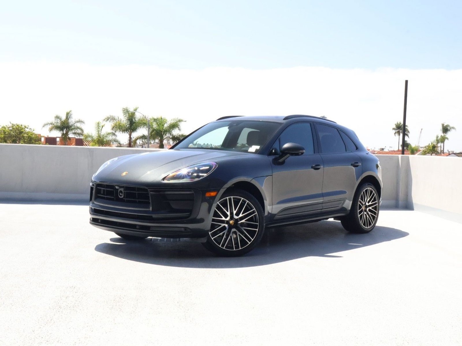 Certified 2026 Porsche Macan AWD/4WD image 1