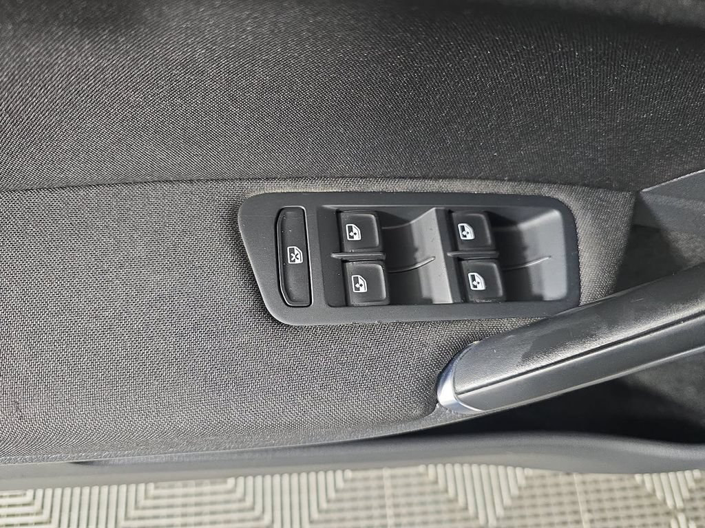 Used 2016 Volkswagen Golf S FWD image 24
