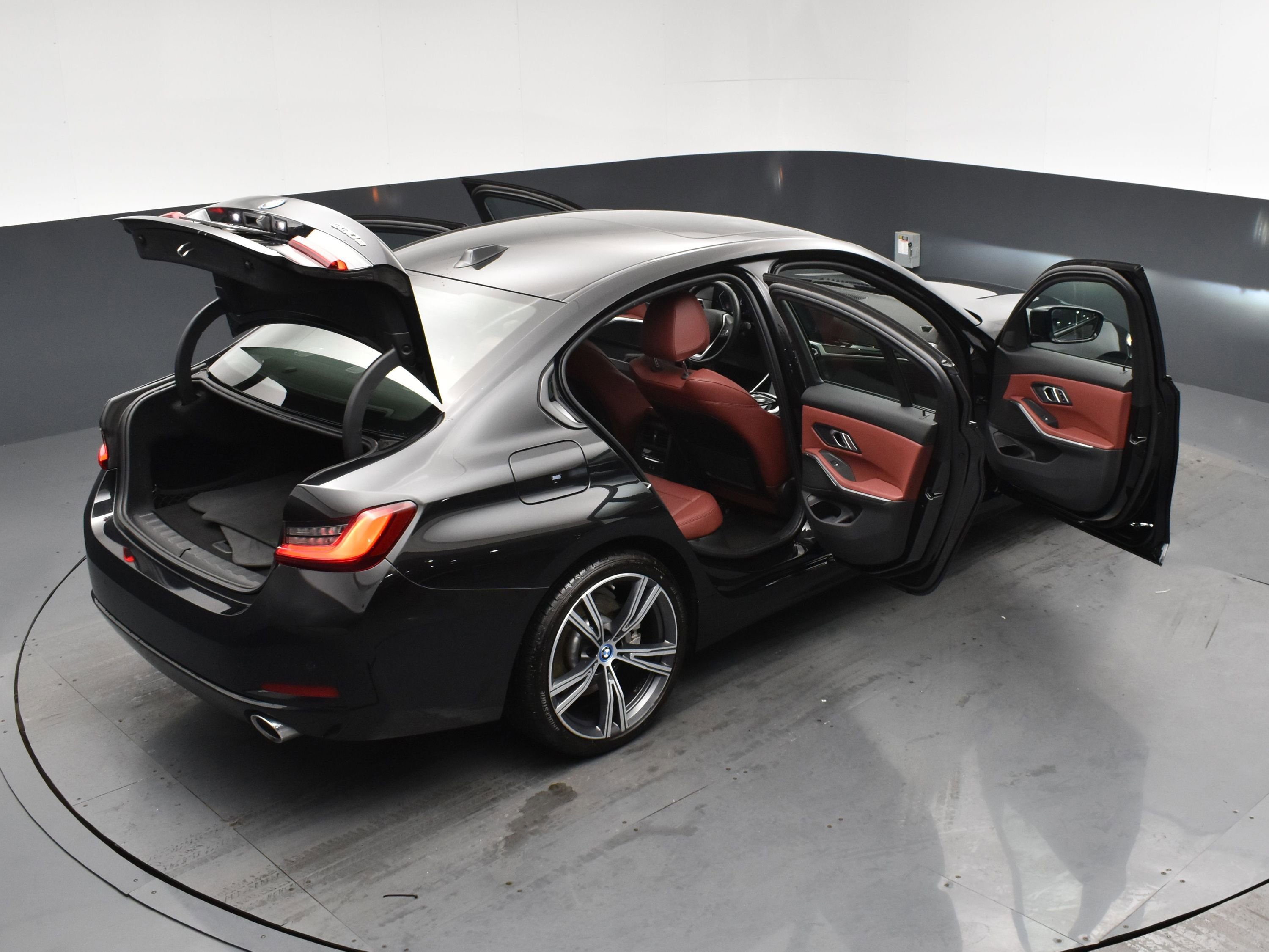 Used 2023 BMW 330e w/ Driving Assistance Package image 27