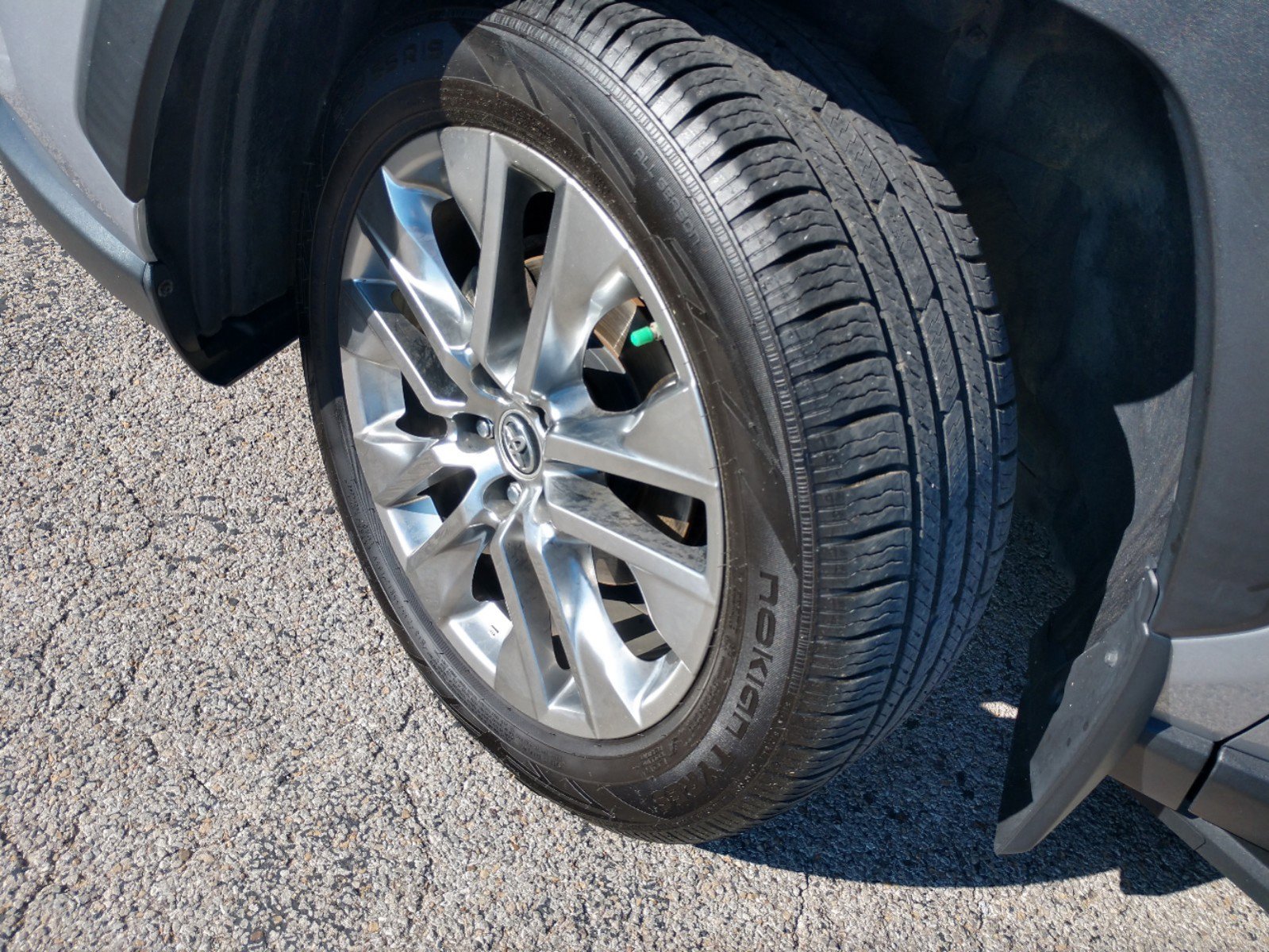 Used 2019 Toyota RAV4 Limited image 9