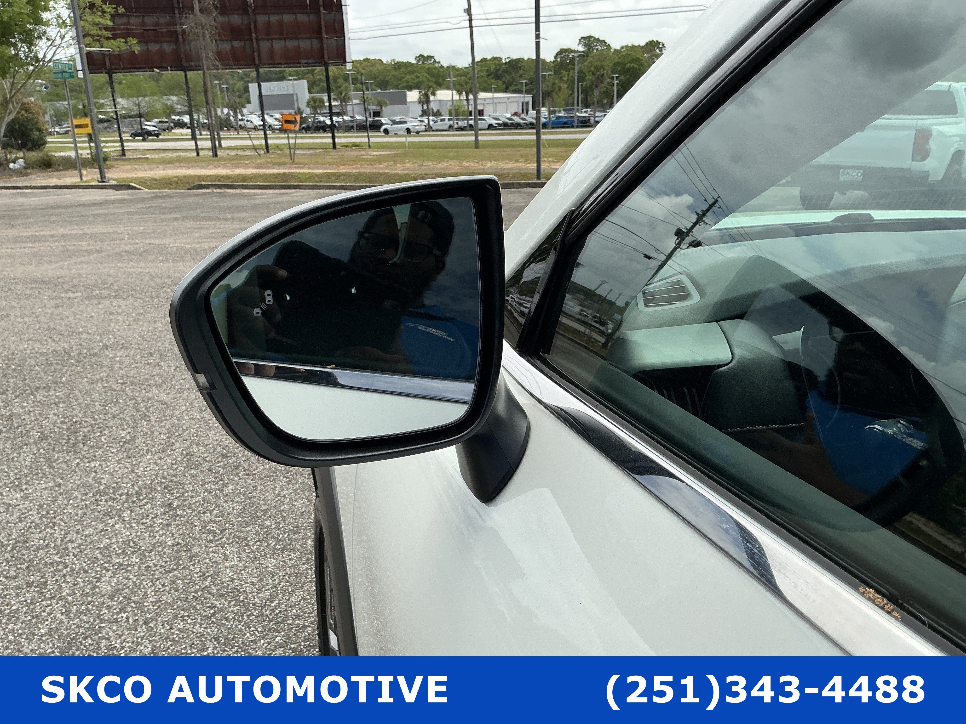 Used 2023 Nissan Pathfinder SL w/ SL Premium Package AWD/4WD image 10
