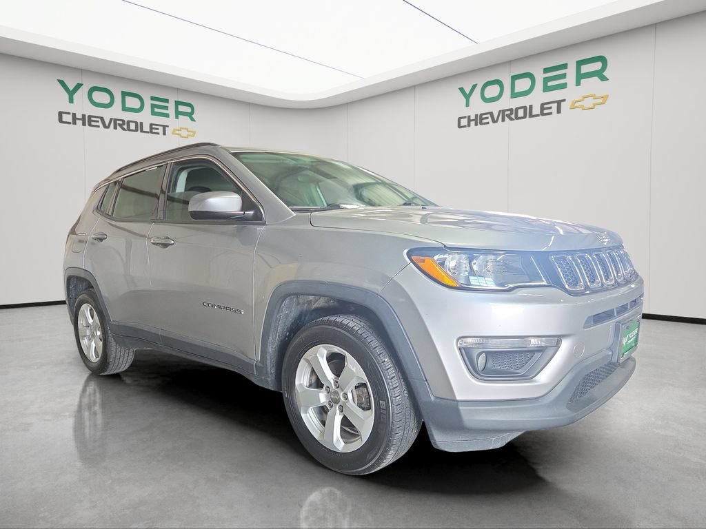 Used 2018 Jeep Compass Latitude w/ Cold Weather Group AWD/4WD image 2