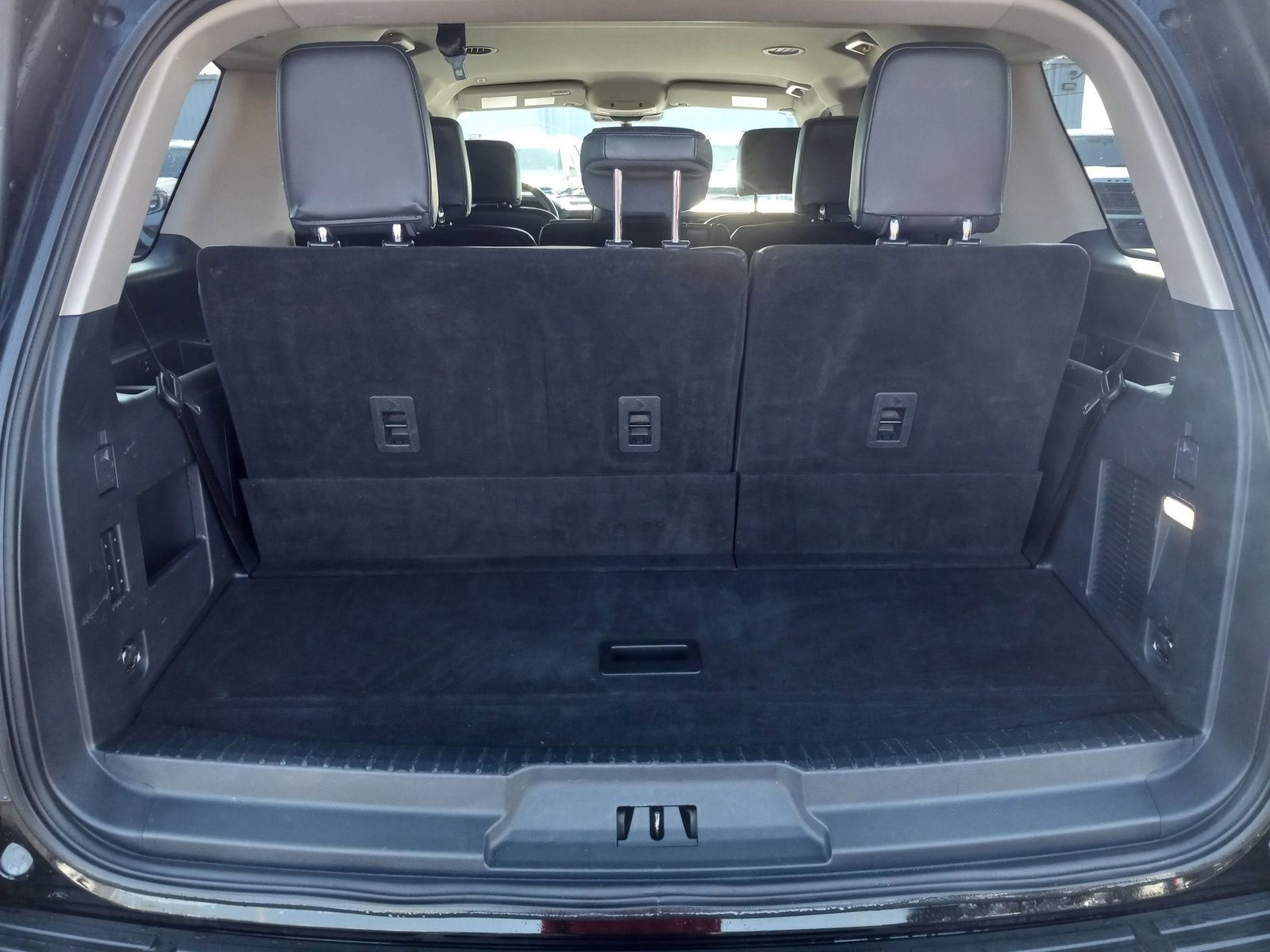 Used 2024 Ford Expedition XLT image 11