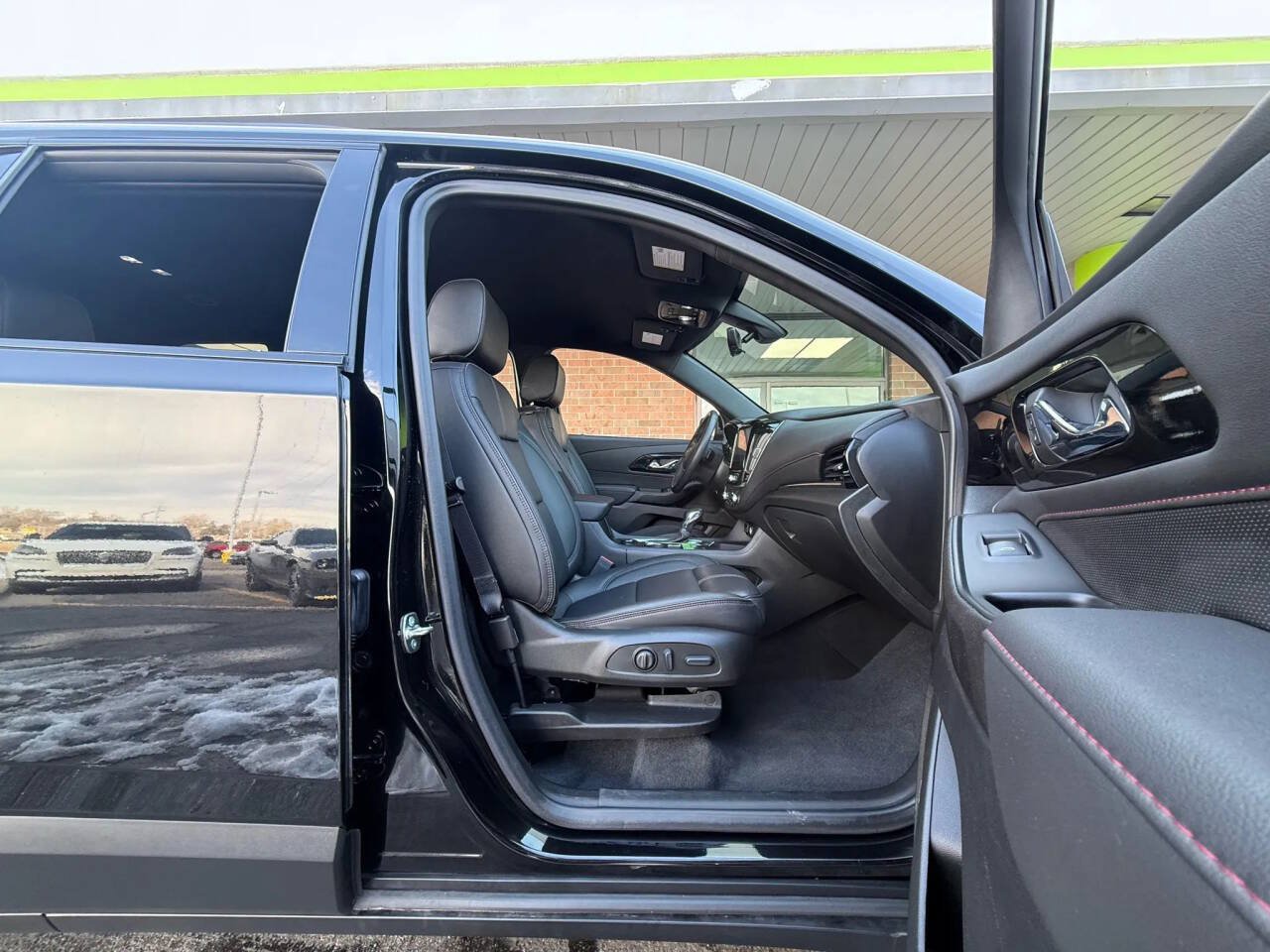 Used 2023 Chevrolet Traverse RS AWD/4WD image 14