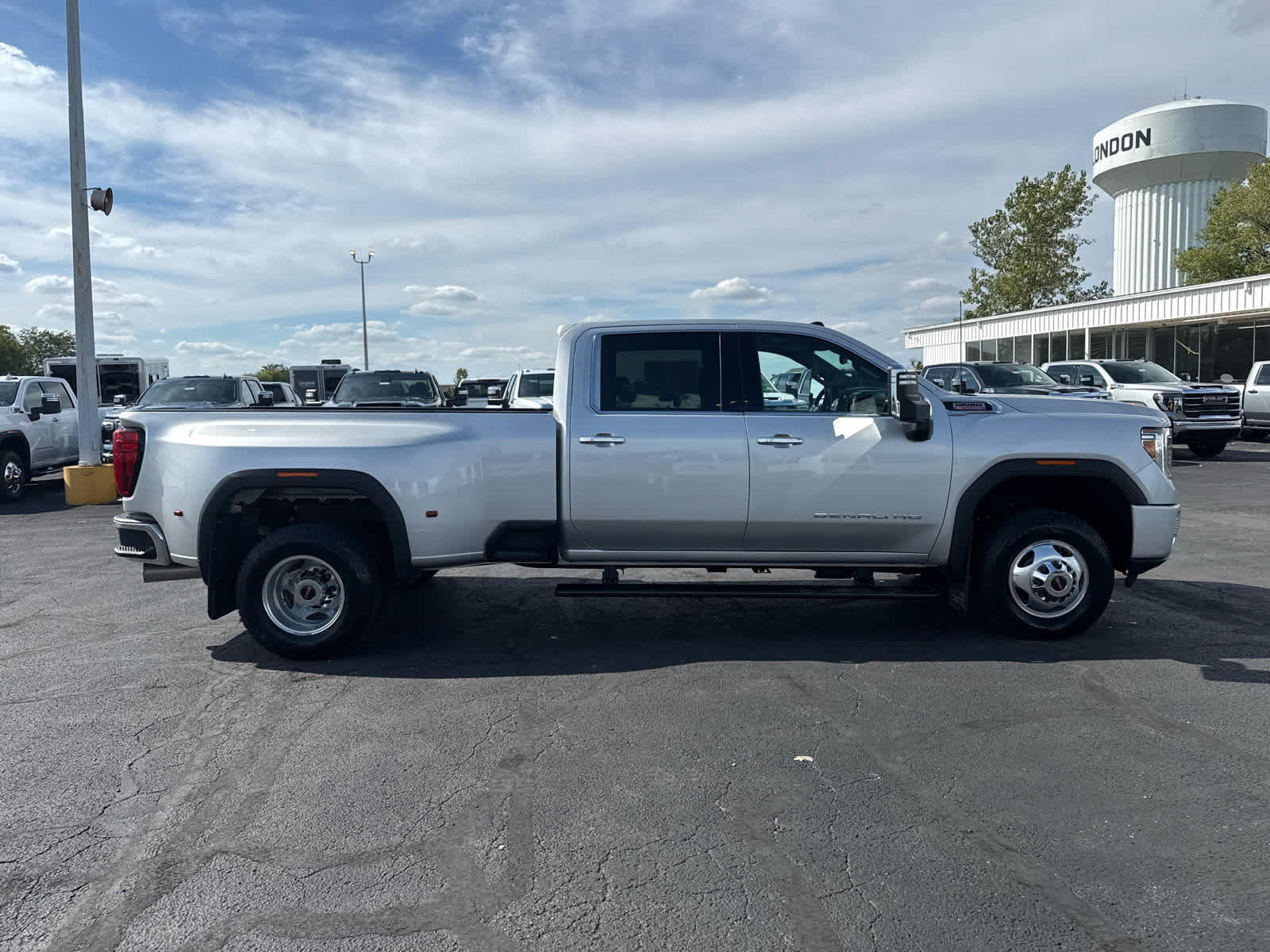 Certified 2022 GMC Sierra 3500 Denali w/ Technology Package AWD/4WD image 6