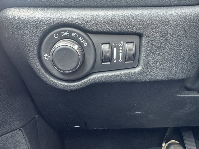 New 2027 Chrysler Pacifica Select FWD image 28