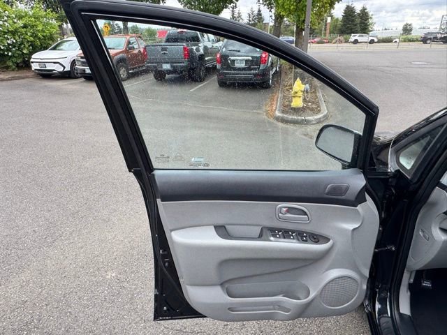Used 2009 Kia Rondo LX FWD image 14