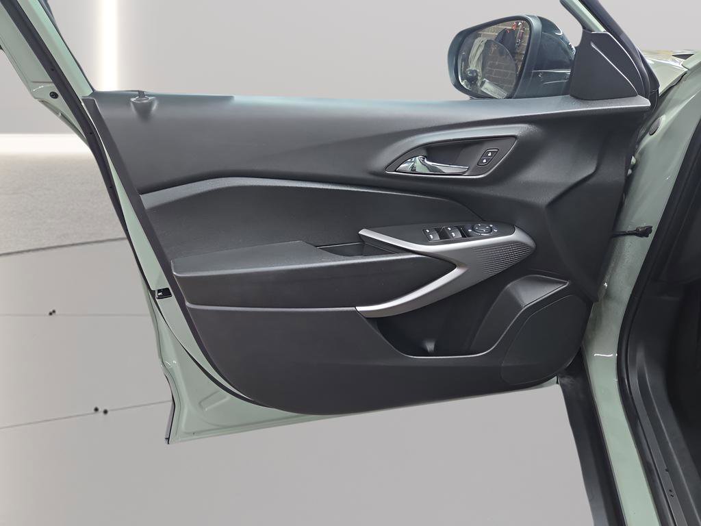 Used 2024 Chevrolet Trax RS image 18