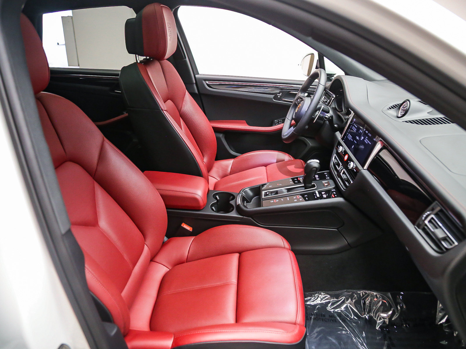 Certified 2026 Porsche Macan Turbo AWD/4WD image 20