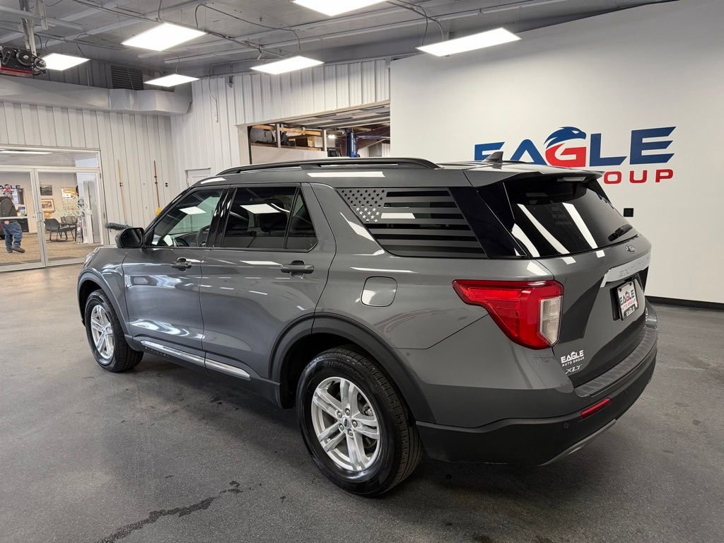 Used 2023 Ford Explorer XLT w/ Equipment Group 202A AWD/4WD image 4
