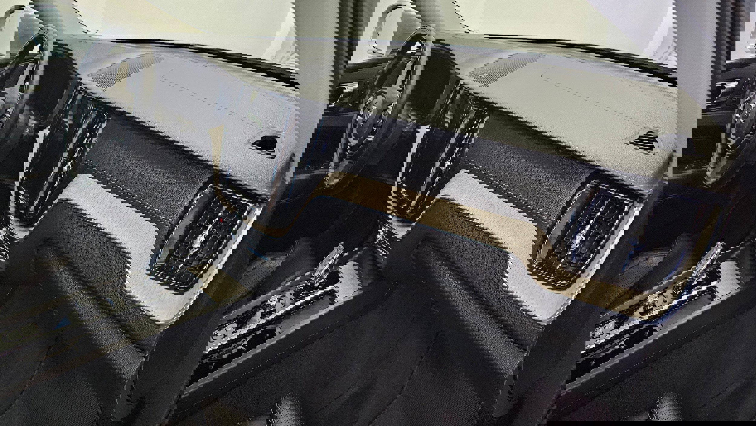 Certified 2022 Volvo XC60 B6 Inscription w/ Climate Package image 15