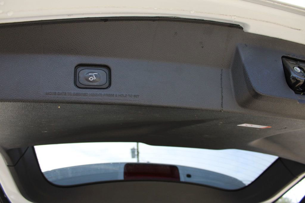 Used 2015 Ford Explorer XLT w/ Equipment Group 202A image 24